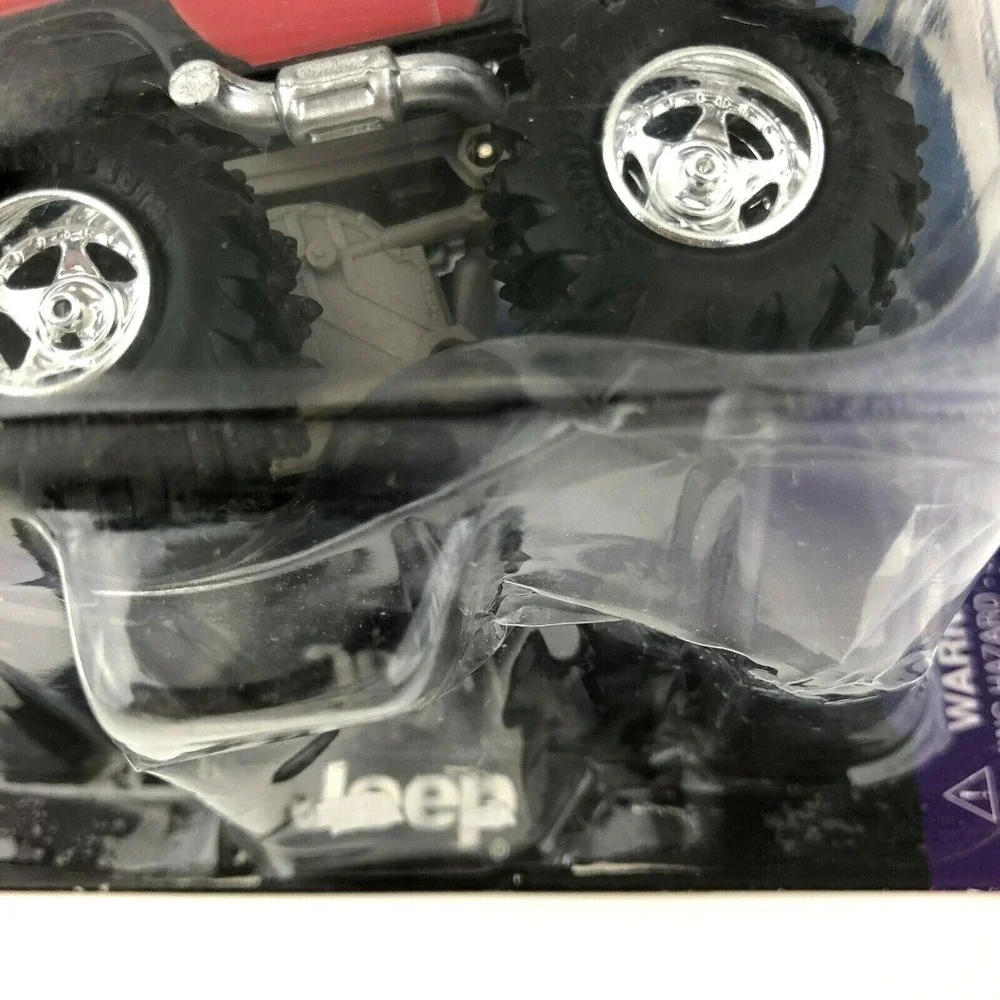 Muscle‎ Machines Hi-Rev Motorized Jeepster Jeep 4x4 Petersens Off-Road 1/64